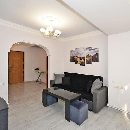 Luxury Spacious Apartment On Saryan Street.Centre يريفان المظهر الخارجي الصورة