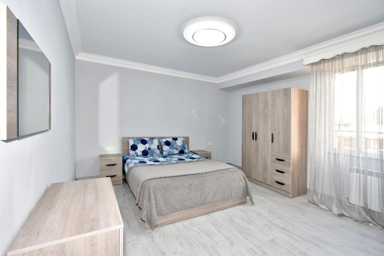 Luxury Spacious Apartment On Saryan Street.Centre يريفان المظهر الخارجي الصورة