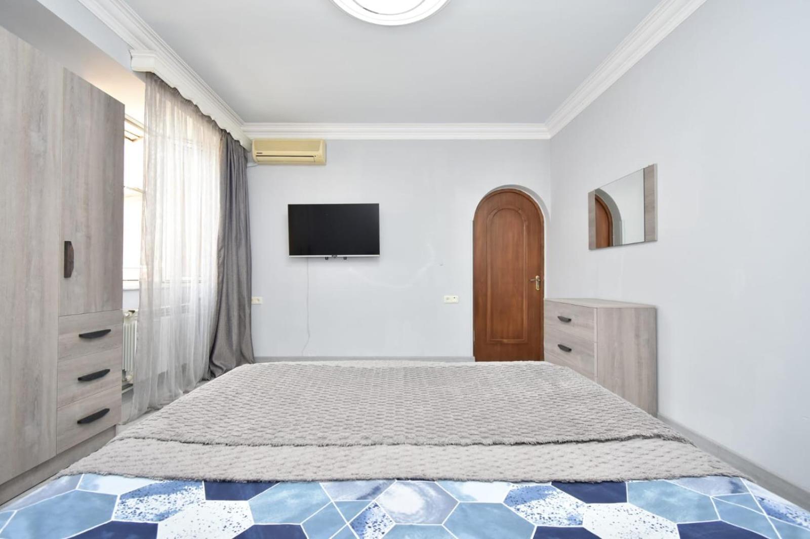 Luxury Spacious Apartment On Saryan Street.Centre يريفان المظهر الخارجي الصورة
