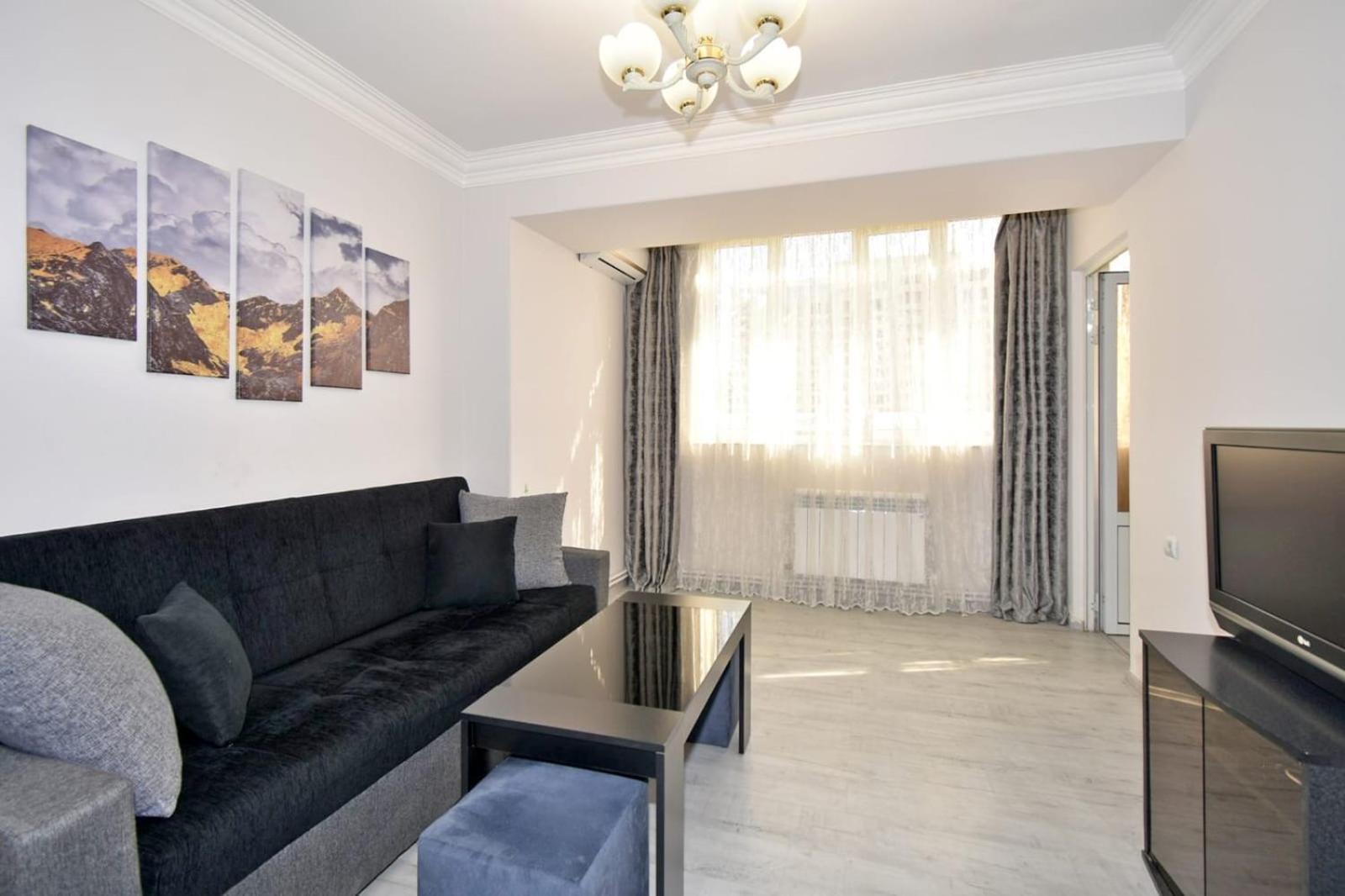 Luxury Spacious Apartment On Saryan Street.Centre يريفان المظهر الخارجي الصورة